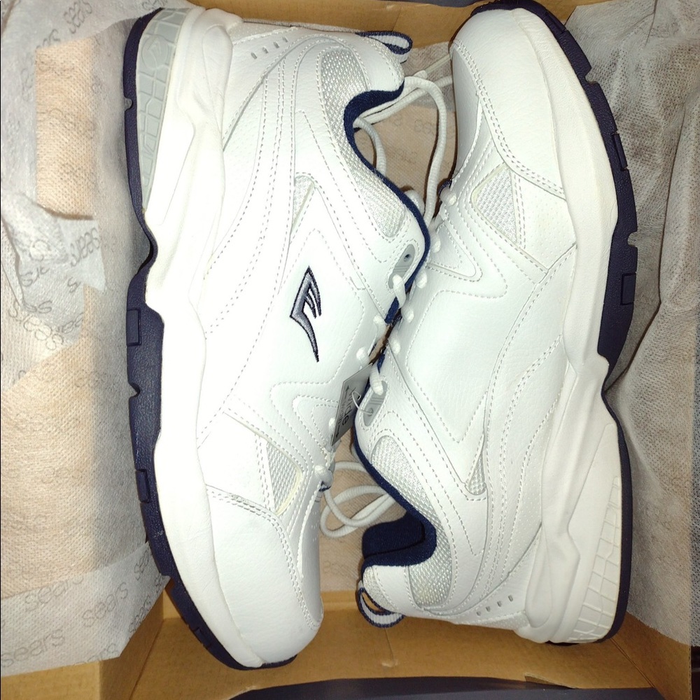 Men’s New Everlast size 13 wide shoes